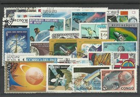 Lot de 25 timbres thematique "Planete terre"