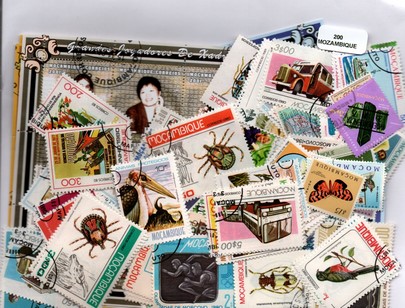 200 timbres du Mozambique